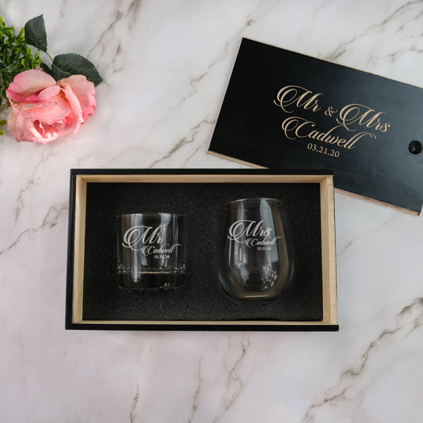 Fancy Mr & Mrs Wine and Whiskey Gift Set, Design: HH7