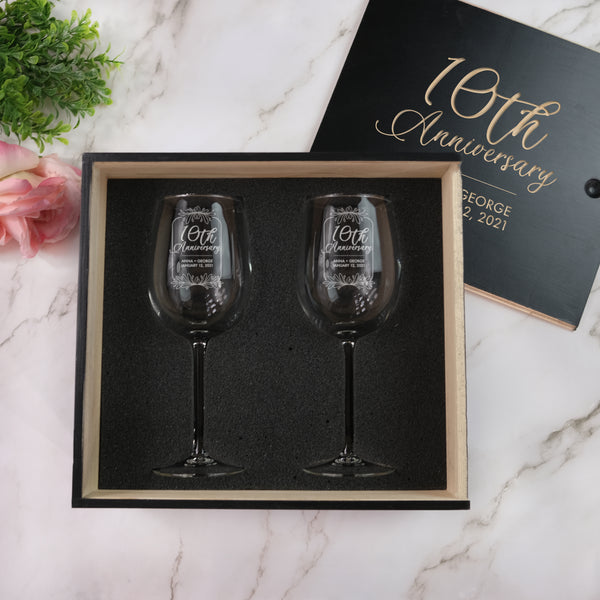 Personalized Anniversary Wine Set for a Couple, Design: A1