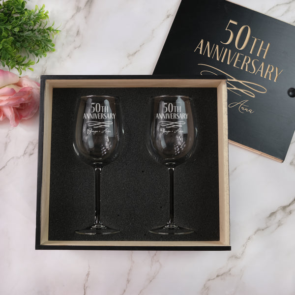 Personalized Anniversary Wine Set in Glossy Black, Design: A2