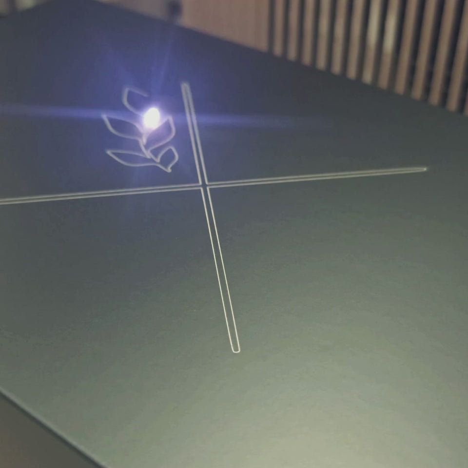 Video showing the engraved magnetic gift box and wine glasses in the mbWWSET gift set.